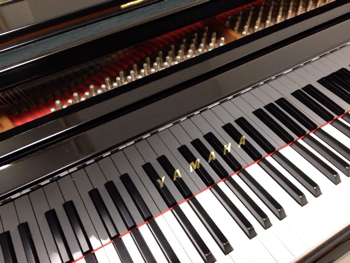 ヤマハ グランドピアノgc1 Snの重たい鍵盤を軽く調整 渡辺ピアノ調律事務所