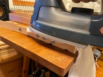 白鍵にアイロンのスチーム
